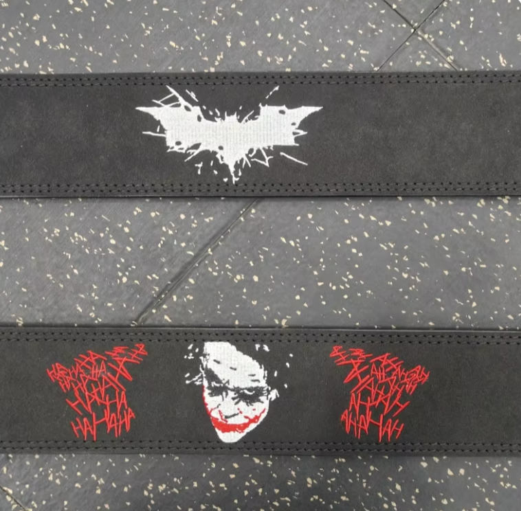Why So Serious – Bestickter Gym Lever-Gürtel