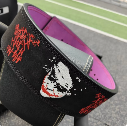 Why So Serious – Bestickter Gym Lever-Gürtel
